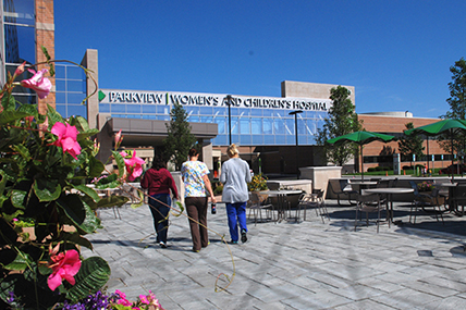 Outdoor eating area at Women's and Children's Hospital